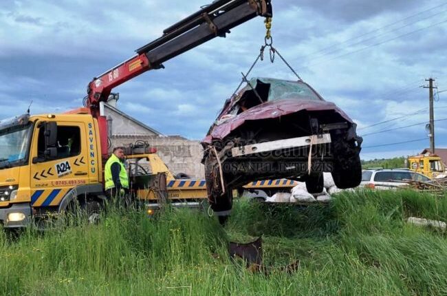 1-imagini-de-la-accidentul-in-care-a-murit-iulian-cojocaru-bmw-ul-distrus-extras-cu-macaraua-galerie-foto